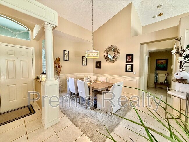 Building Photo - 431 Denise St