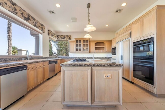 Building Photo - Luxury Lake Las Vegas Estate in Guard-Gated SouthShore Community!