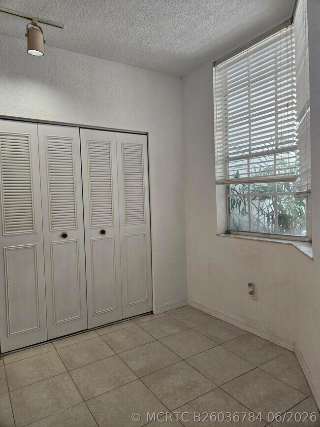 Building Photo - 781 SW 148th Ave