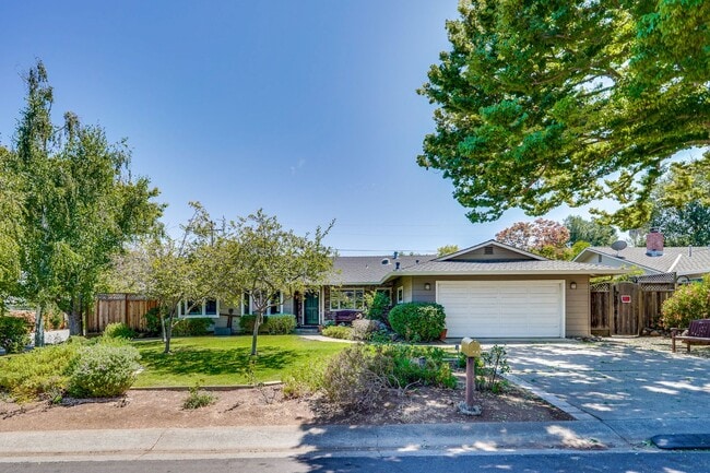 Building Photo - Excellent 3 Bedroom 2 Bath In A Great Neig...
