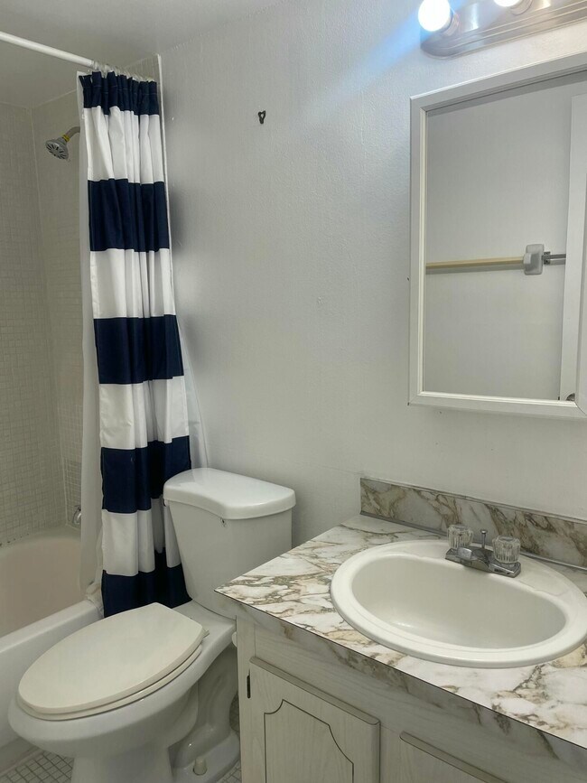 Building Photo - 500 Village Green Cir W