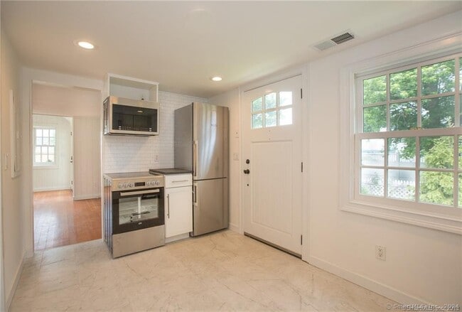 Building Photo - 5 Rowland Pl