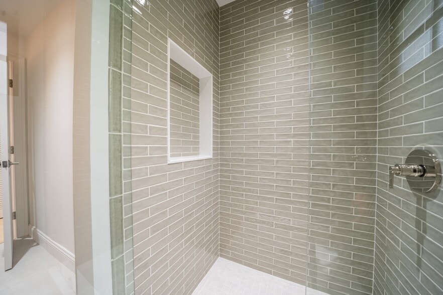 Building Photo - 1550 S Greenway Dr