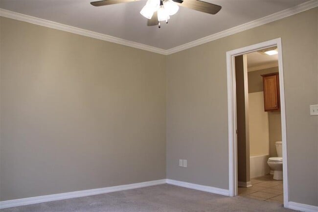 Building Photo - 207 N McGuire Ave