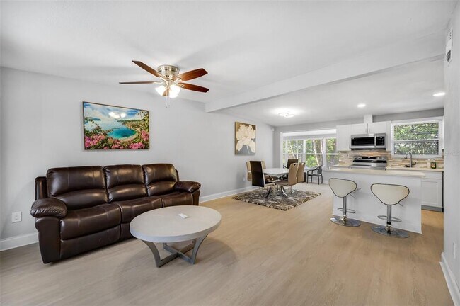 Building Photo - 1400 Poinciana Dr