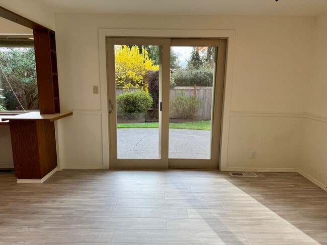 Building Photo - Charming 4-Bedroom Rental in the Heart of Downtown Bothell!