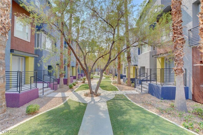 Building Photo - 9050 W Tropicana Ave
