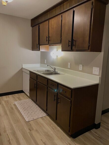 Building Photo - 704 9th St NW