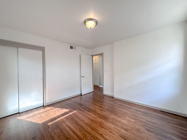 Building Photo - Midtown Tulsa: Stunning 4 bedroom 2 bathroom home