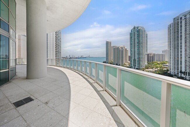 Building Photo - 300 S Biscayne Blvd