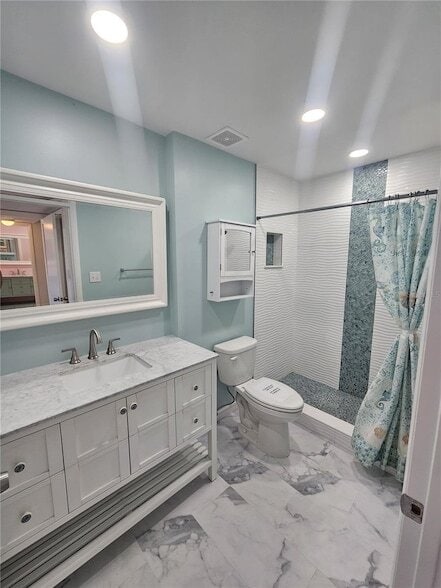 Building Photo - 14800 Walsingham Rd