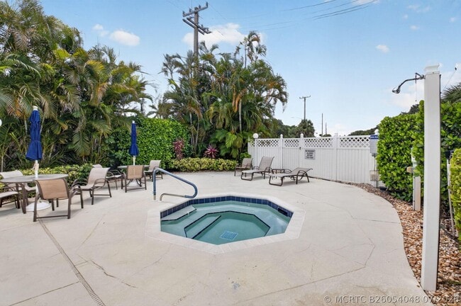 Building Photo - 5225 Brookview Dr