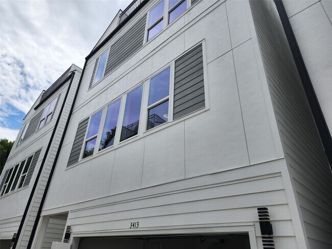 Building Photo - 3411 St Emanuel St