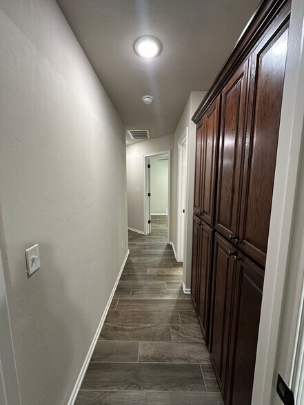 Building Photo - 705 Bobcat Trl