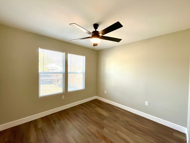 Building Photo - Modern Home With Covered Patio & Fenced Yard!