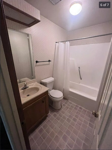 Building Photo - 26 Meadowoods Pl
