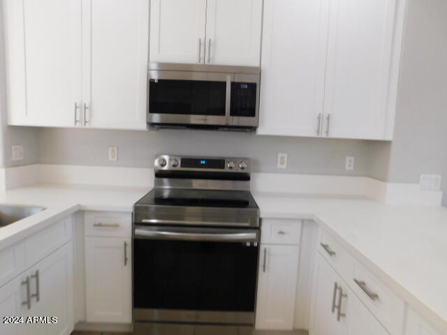 Building Photo - 885 E Cherry Hills Dr