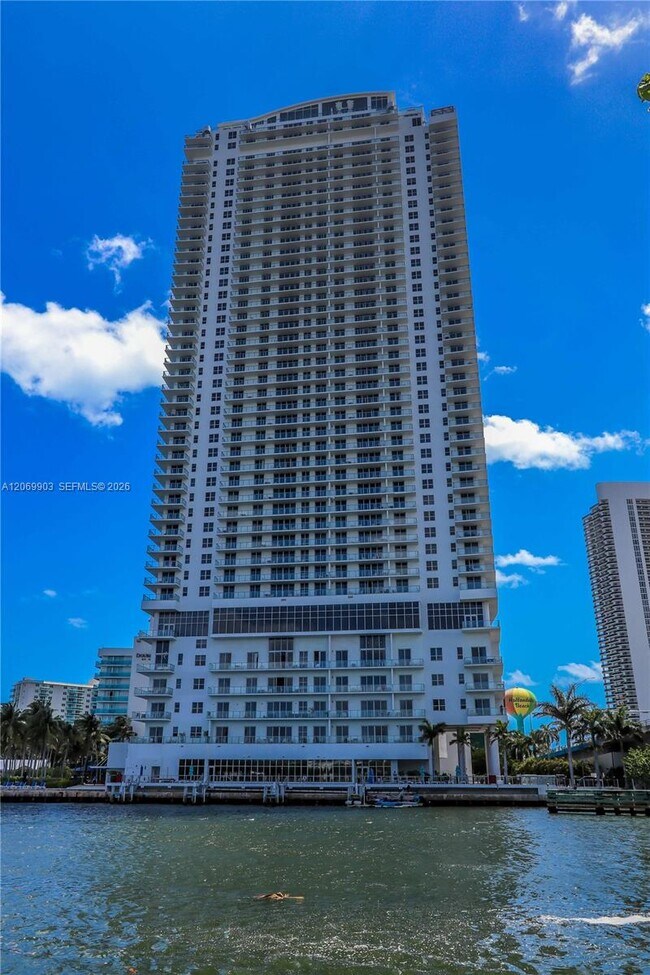 Building Photo - 4010 S Ocean Dr