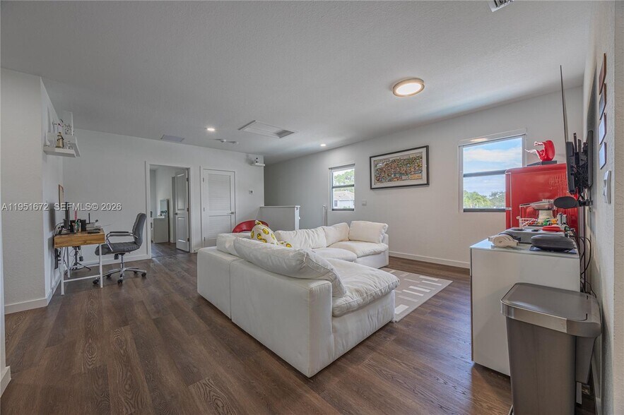 Building Photo - 7126 Rockwood Rd