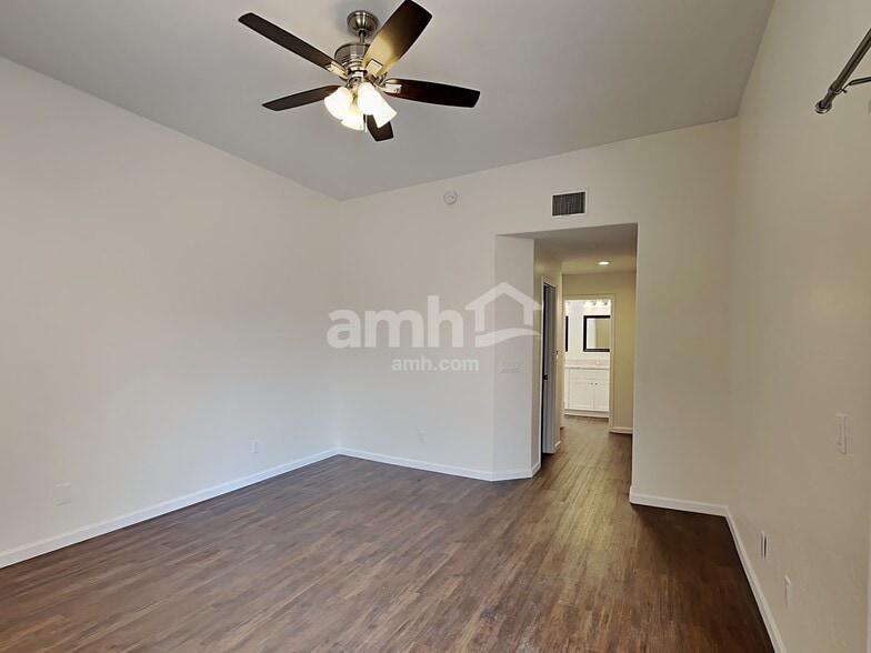 Building Photo - 10191 N Tarheel Pl