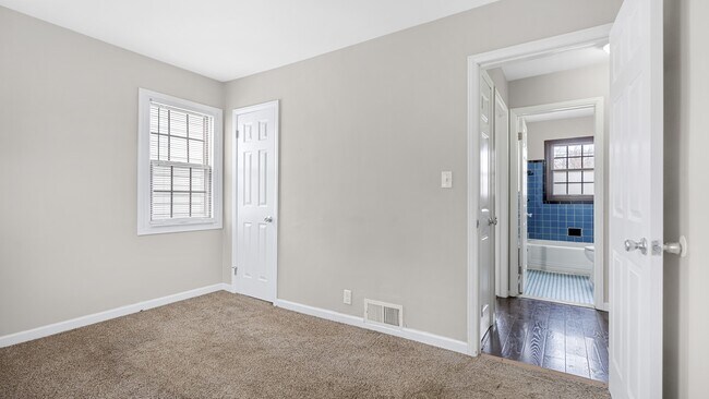 Building Photo - 2162 Champaign Rd