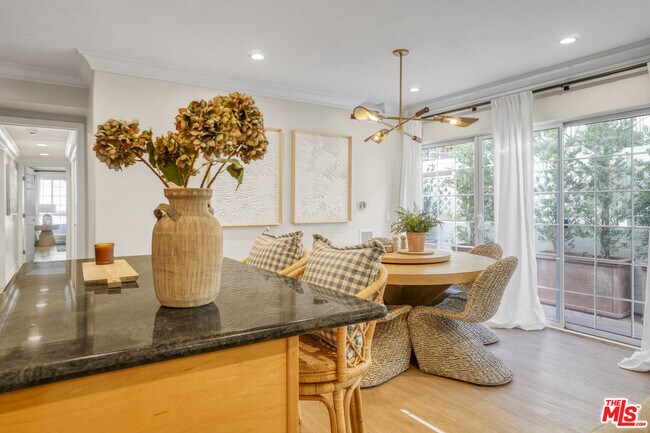 Building Photo - 837 Lincoln Blvd