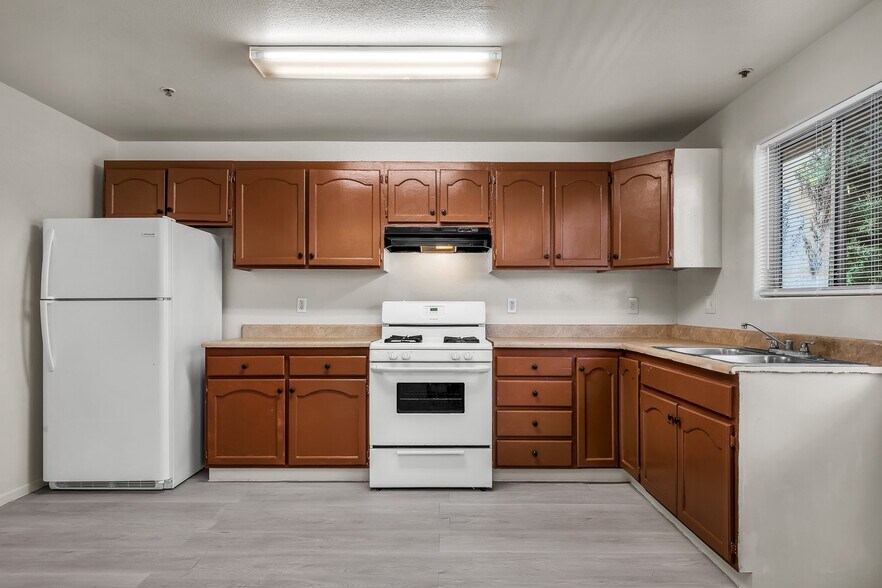 Building Photo - 5231 Huntington Dr N