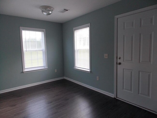 Building Photo - FALL 2026-2086 Gabbies Run