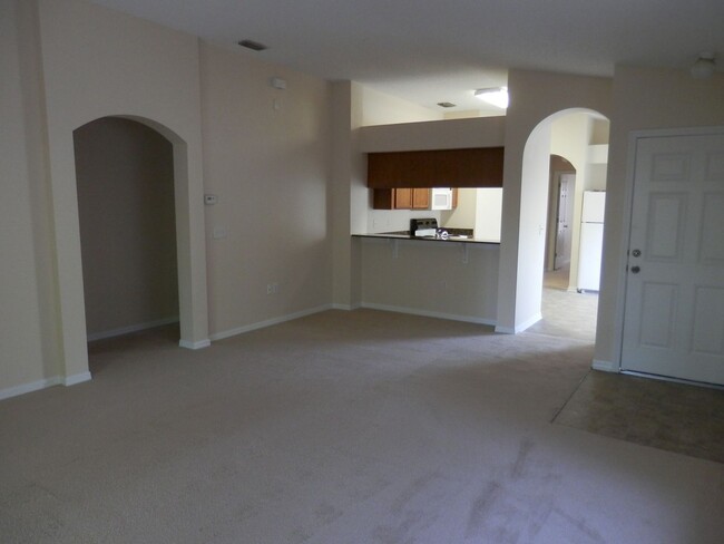 Building Photo - 3 Bedroom 2 Bathroom Home in Riverview, FL...