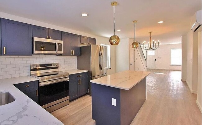 Building Photo - Style, comfort, & convenience---perfectly packaged!