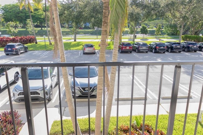 Building Photo - 3250 N Palm Aire Dr