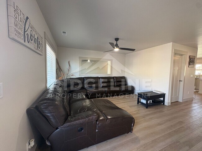 Building Photo - Fully Furnished Mid-Term Rental