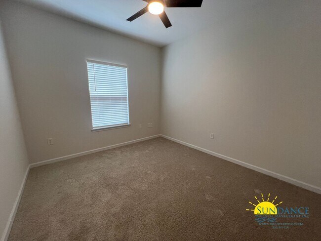 Building Photo - 3 Bedroom Smart Solar Home in Crestview!