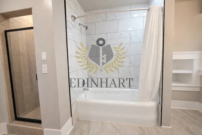 Building Photo - 1105 N College Ave