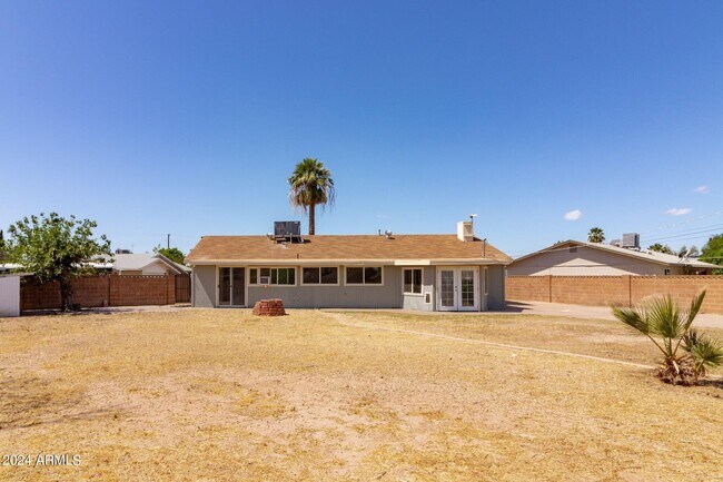 Building Photo - 40 E Balboa Dr