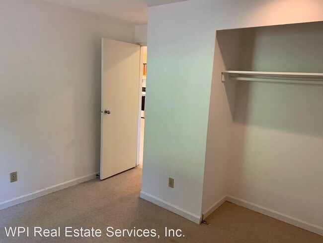 Building Photo - 2 br, 1 bath House - 4106 Factoria Blvd SE...