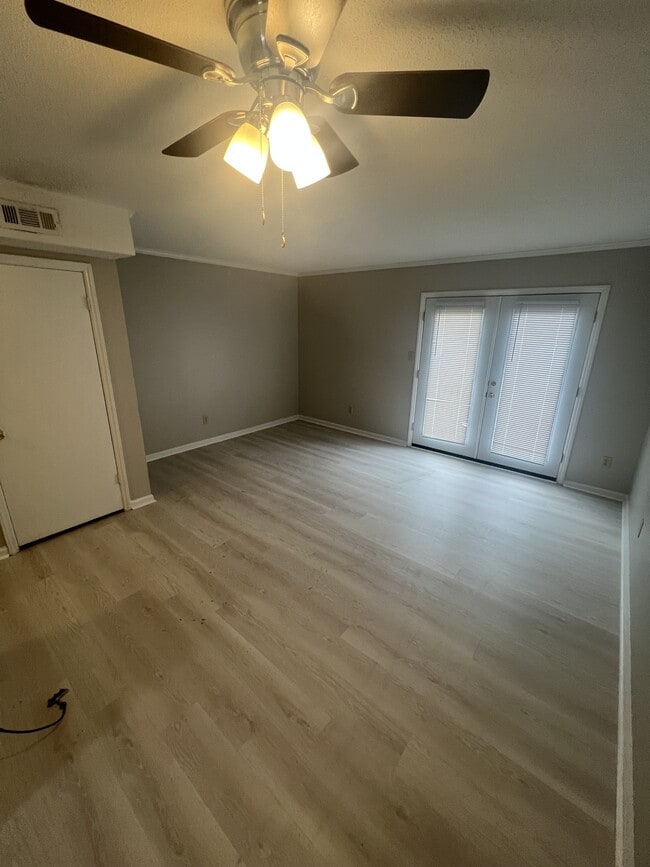 Building Photo - 716 Verdant Dr