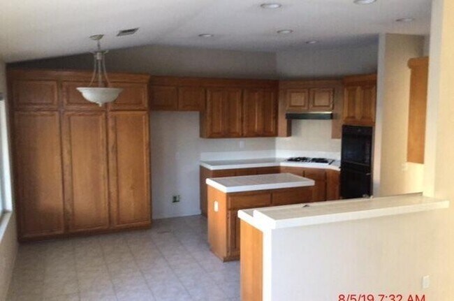 Building Photo - 24095 Fuschia Ct