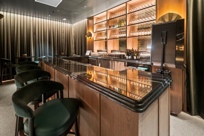 Building Photo - 215 SW 5th Ave