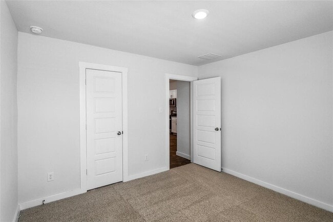 Building Photo - 605 Jane Long Dr