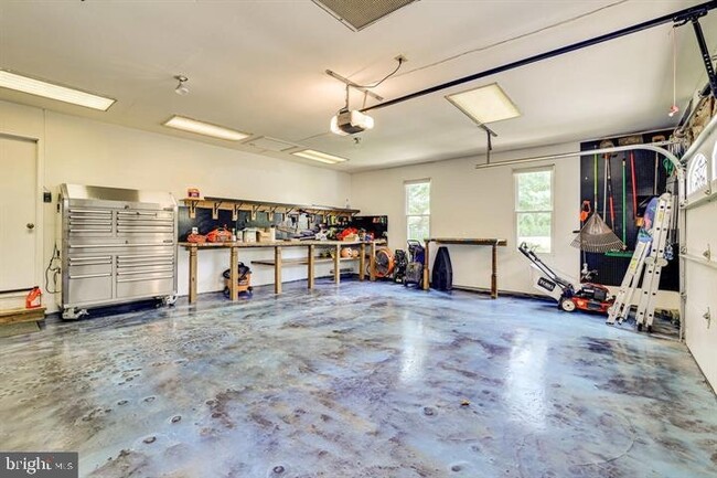 Building Photo - 2601 Seskey Glen Ct