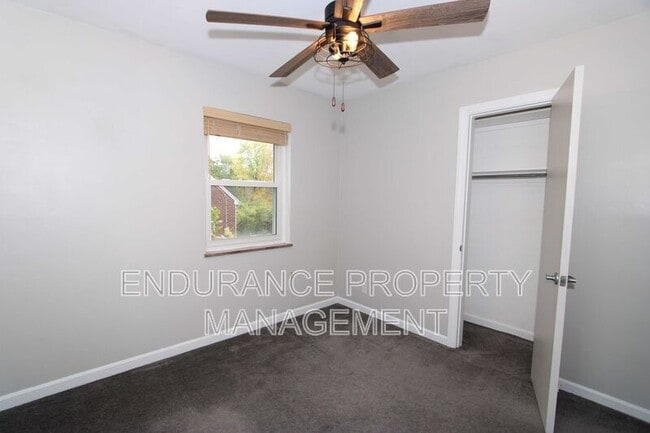 Building Photo - 1646 Raglan St