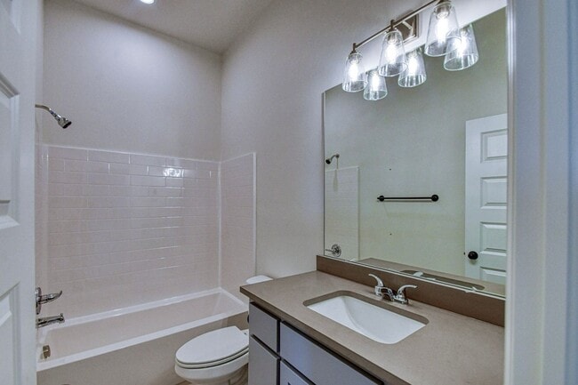 Building Photo - 3812 SE 80th St