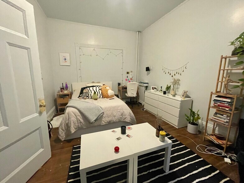 Middle BR - 73 Westland Ave