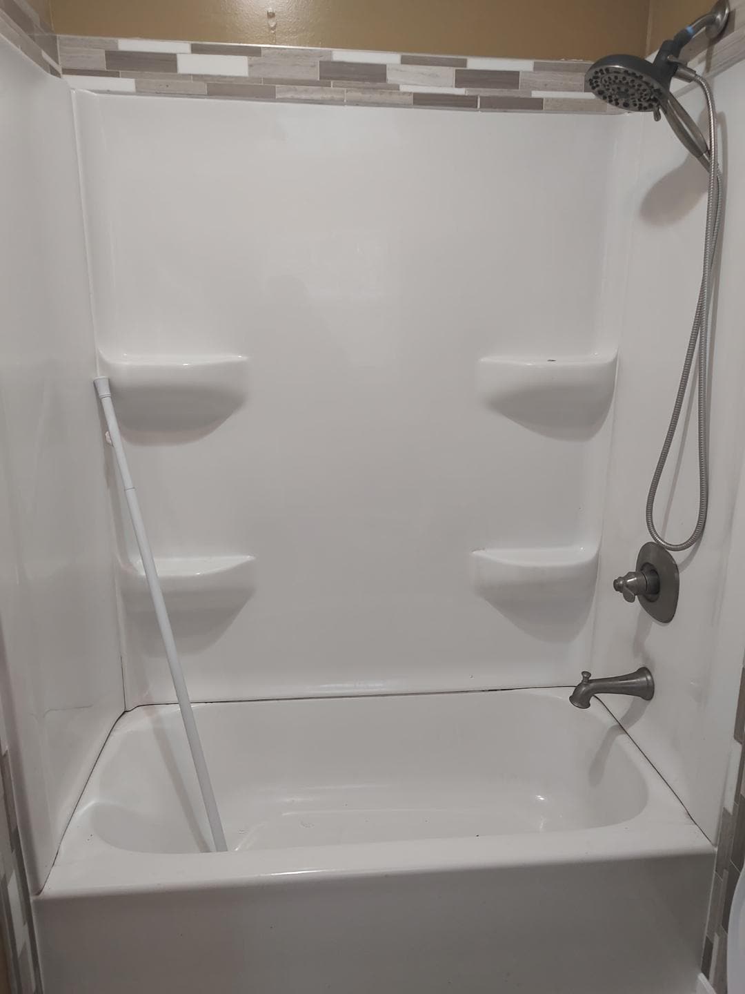 Bathtub and Shower Surround - 527 Oakland Pl