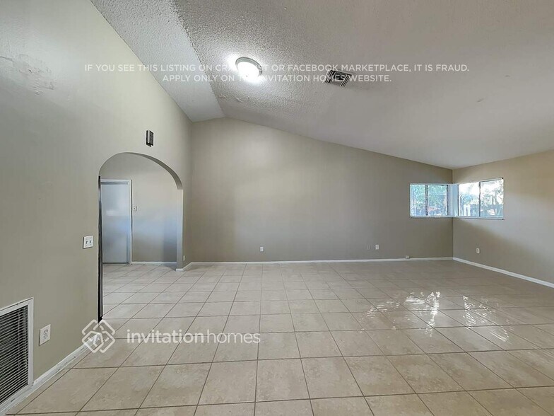 Building Photo - 9664 Carousel Cir S