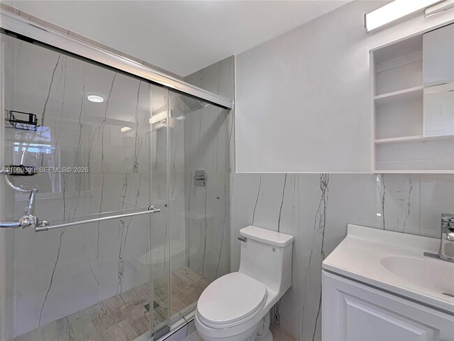 Building Photo - 969 Bay Dr