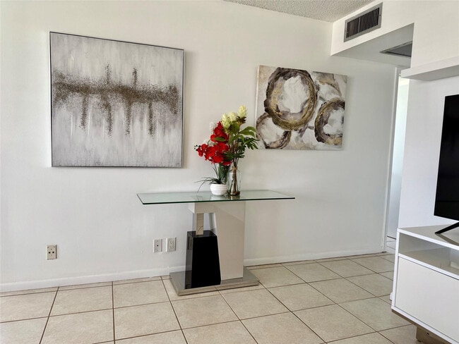 Building Photo - 144 Farnham F