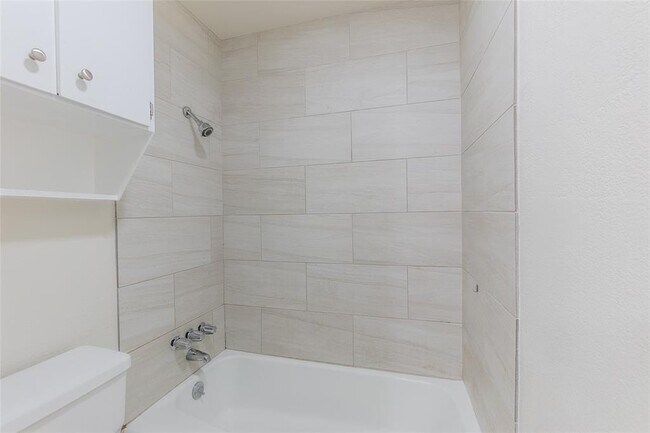 Building Photo - 8203 Beaver Brook Ln