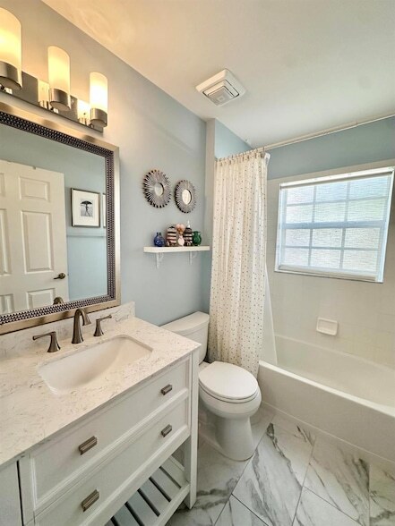 Building Photo - 6129 Heliconia Rd